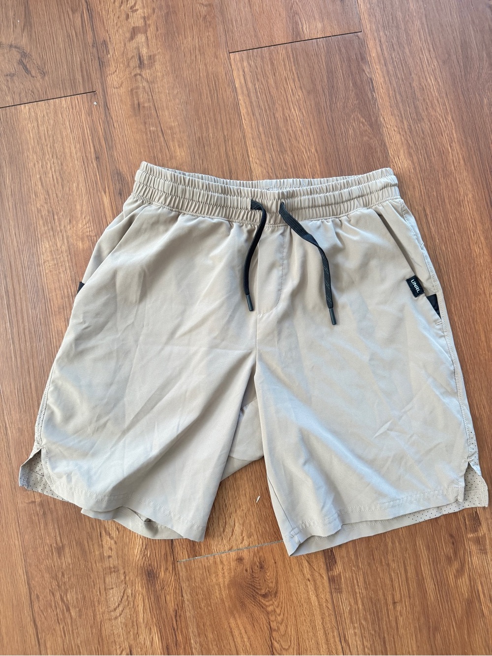 Unrl tan small 7.5” athletic shorts